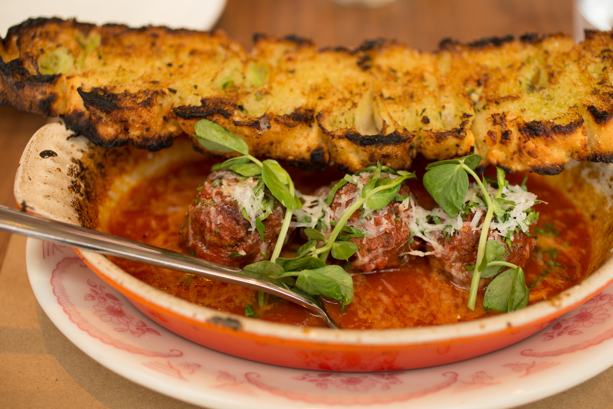 meatballs and garlic bread