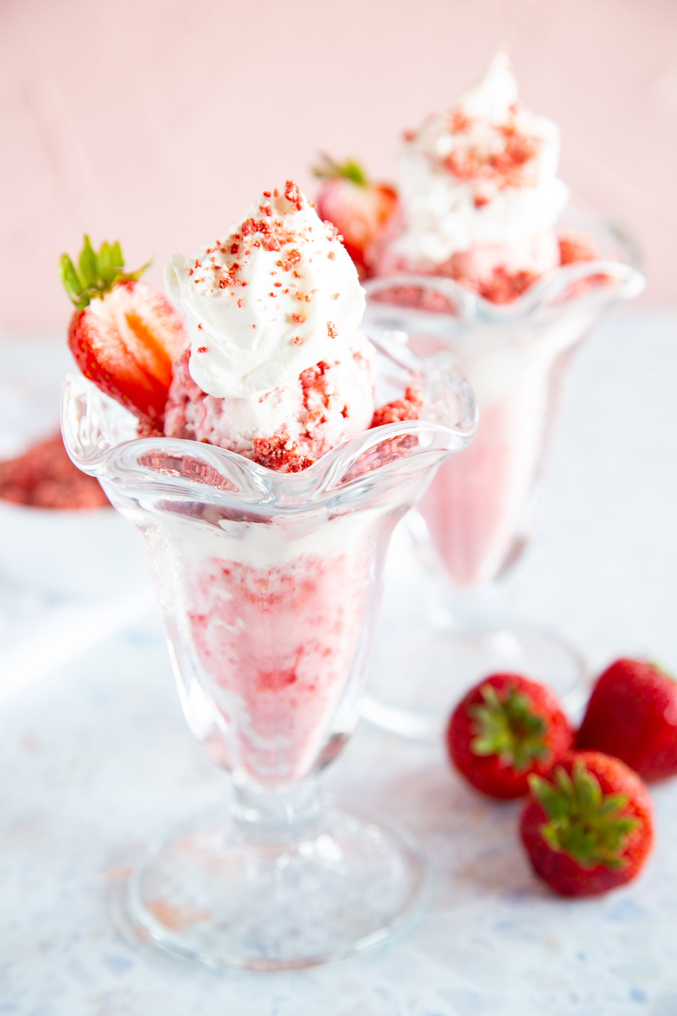 strawberry shortcake ice cream sundaes