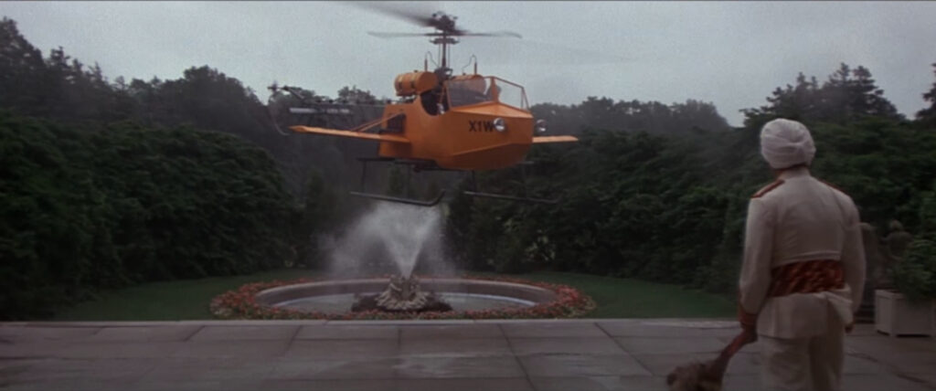 screenshot from the film Annie - autocopter landing at the Warbucks Mansion