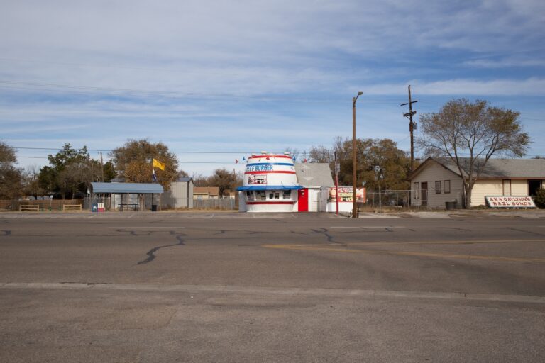 Beer Burger barrel building in Amarillo, Texas