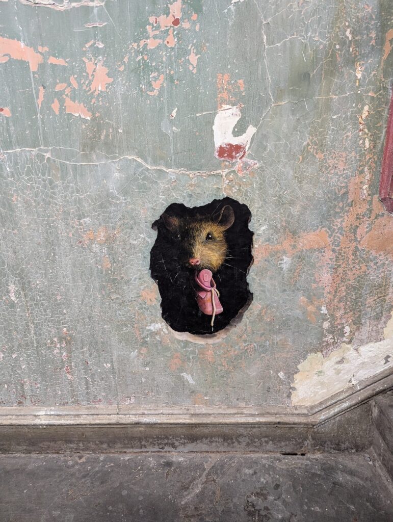 trompe l'oeil painting of a mouse in a stairwell
